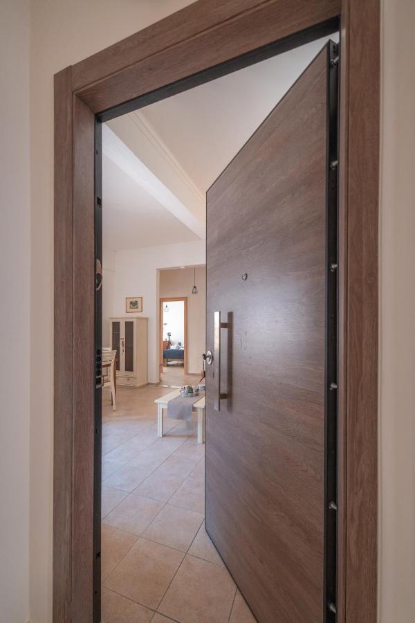 Stylish Central Renovated Apartment Heraklion  Exterior photo